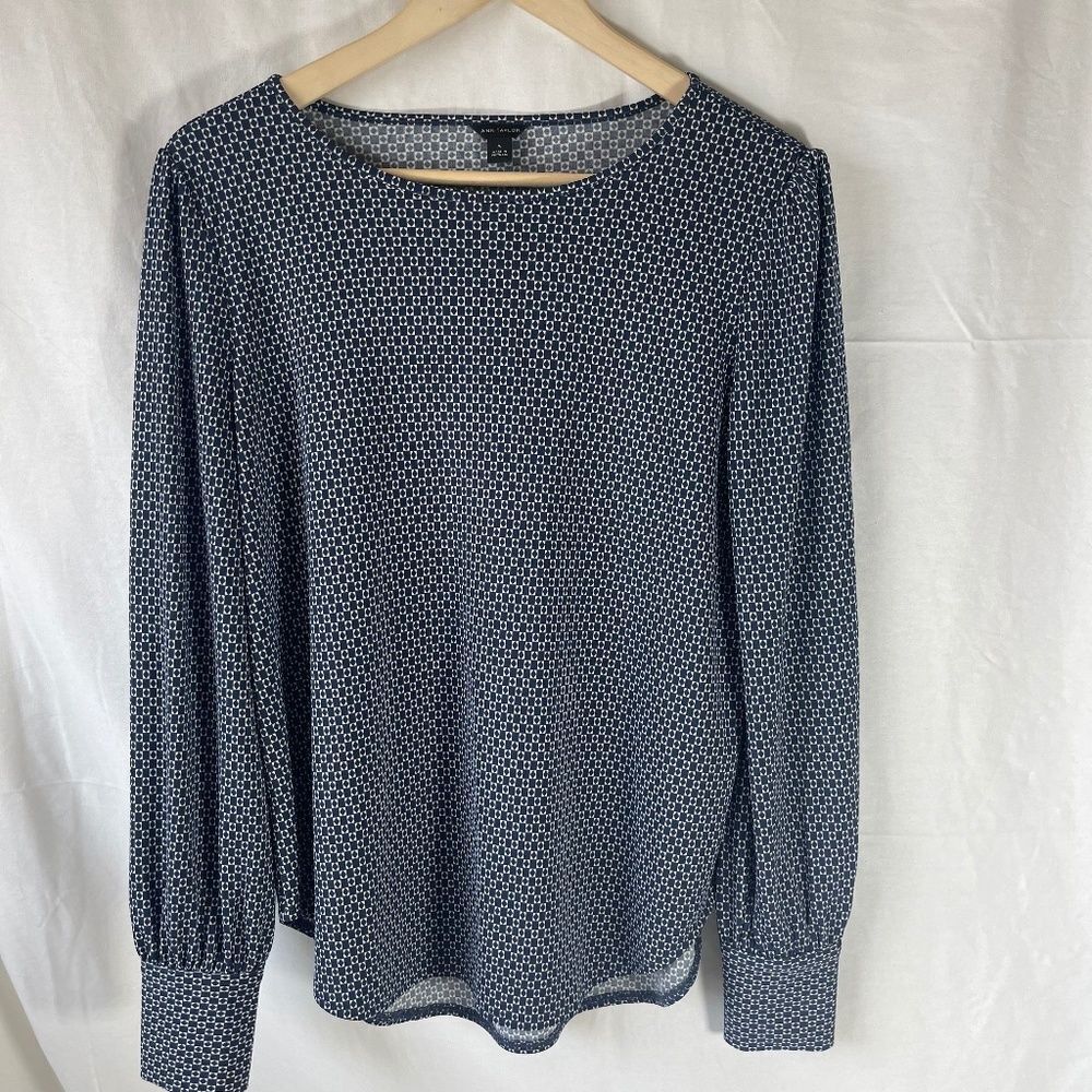 Ann Taylor Navy/White Square Diamond Print Blouse Cuff Sleeves Sz M